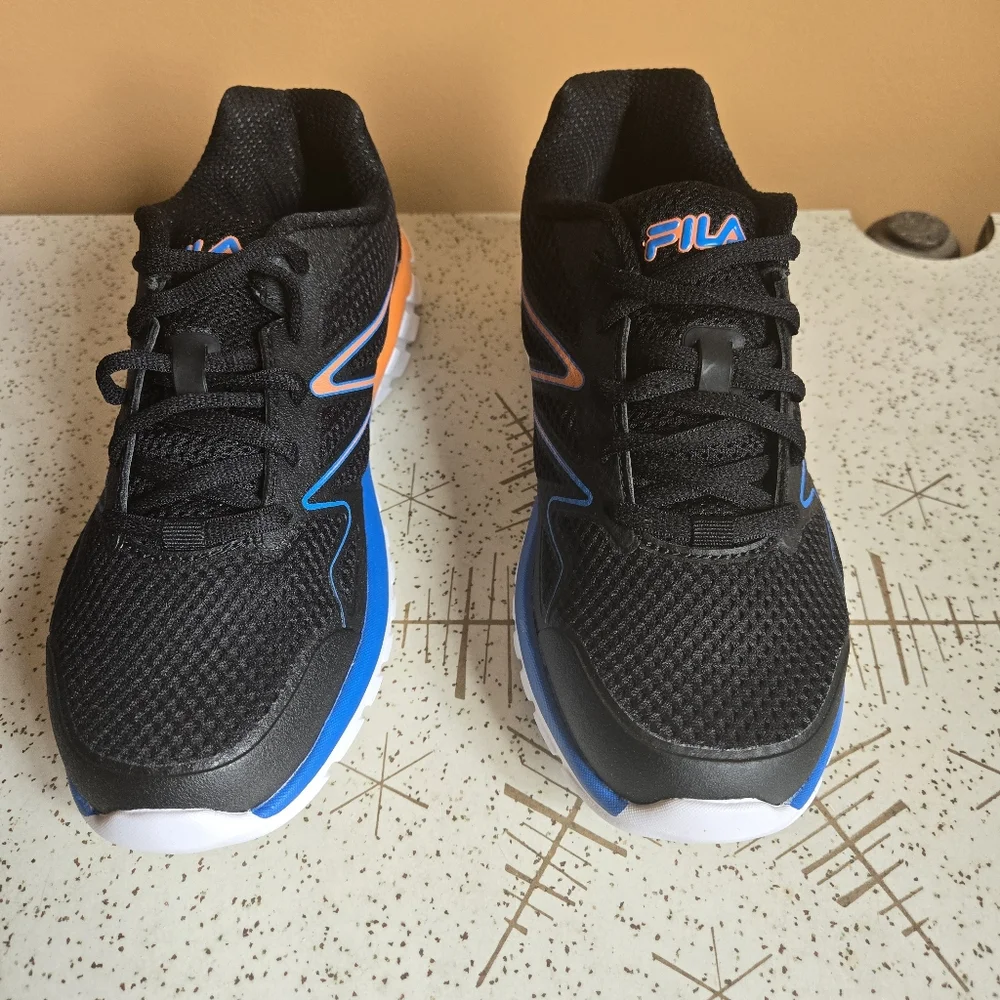 FILA Panorama 9 NWOT Sneakers, Size 5